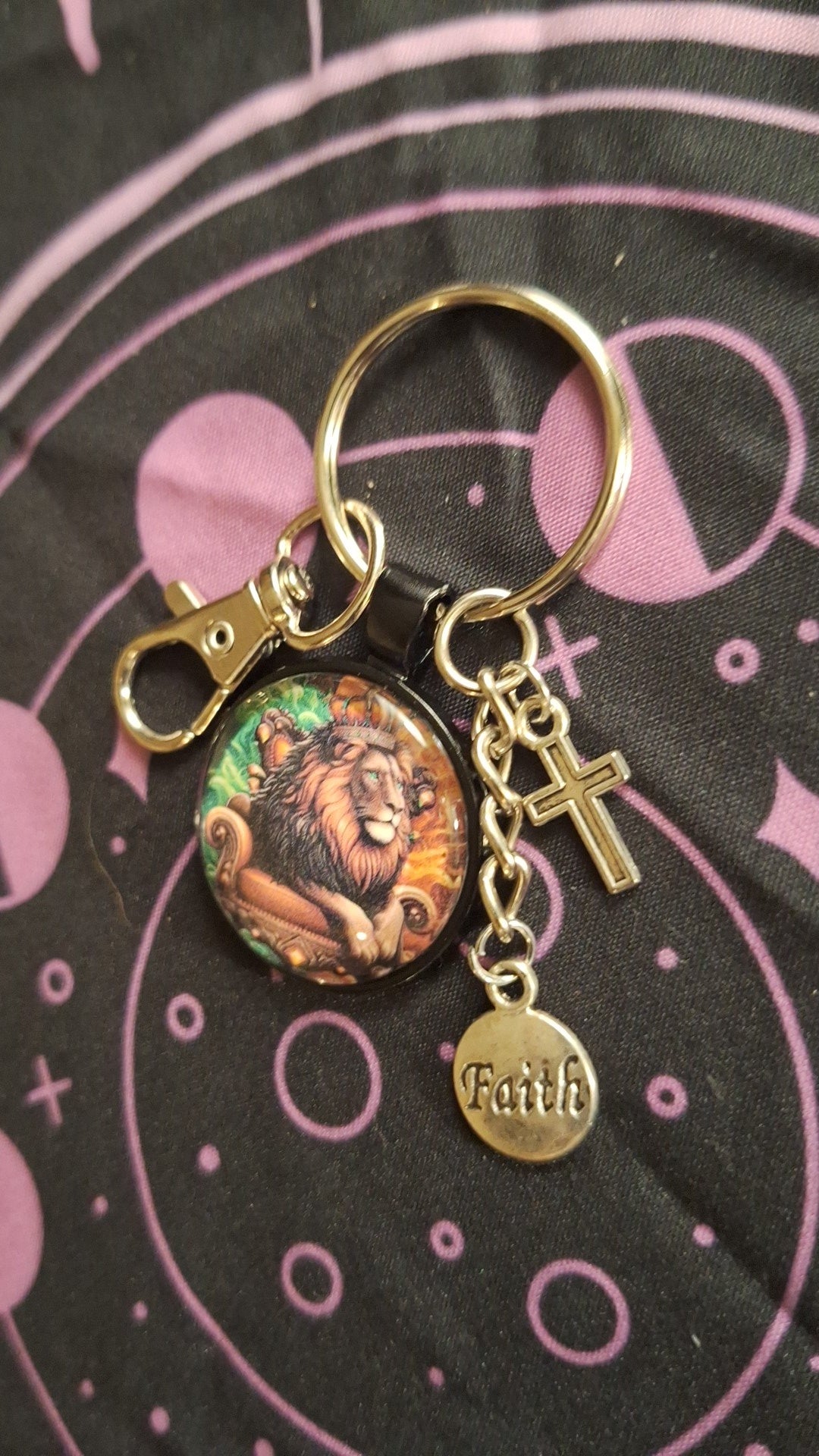 Leo Brown Green Bezel Keychain