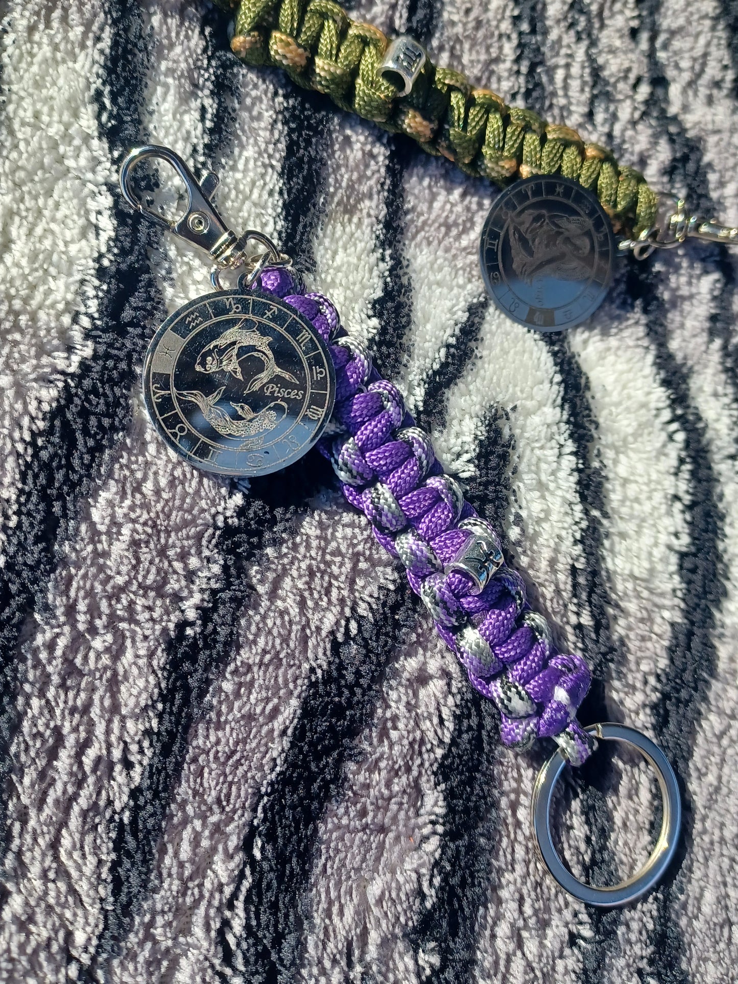 Paracord Keychain Purple Pisces