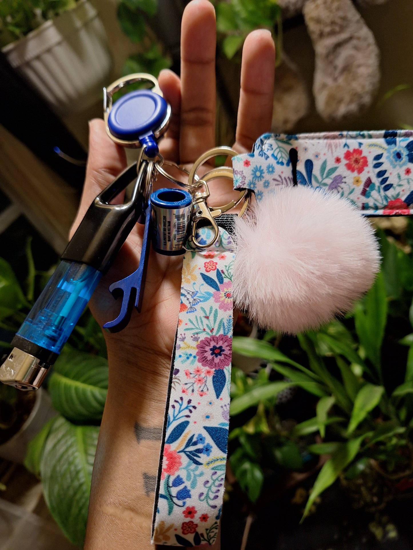 Blue Floral PomBalm Holder 6Pc Lighter Leash Set