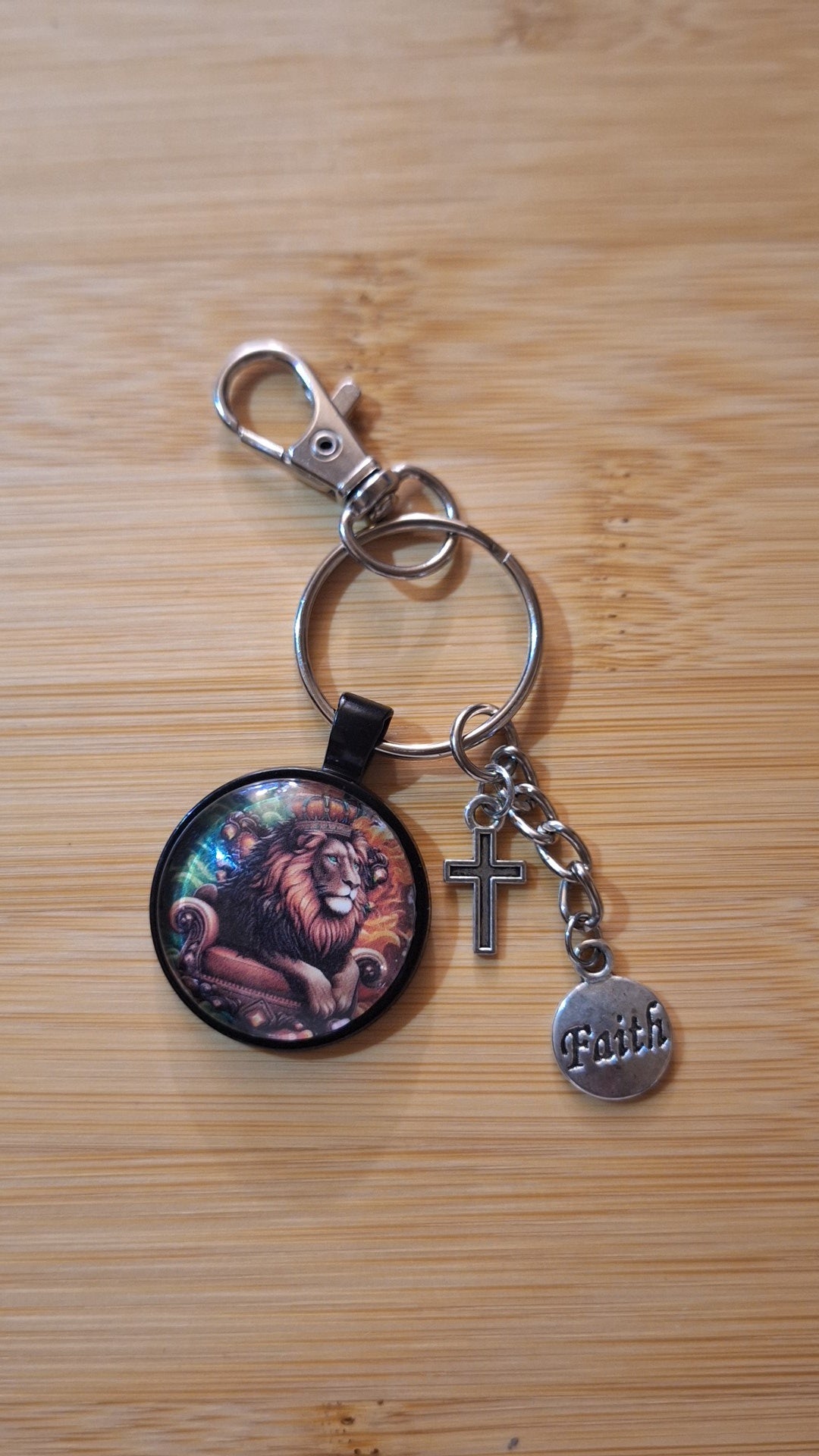 Leo Brown Green Bezel Keychain