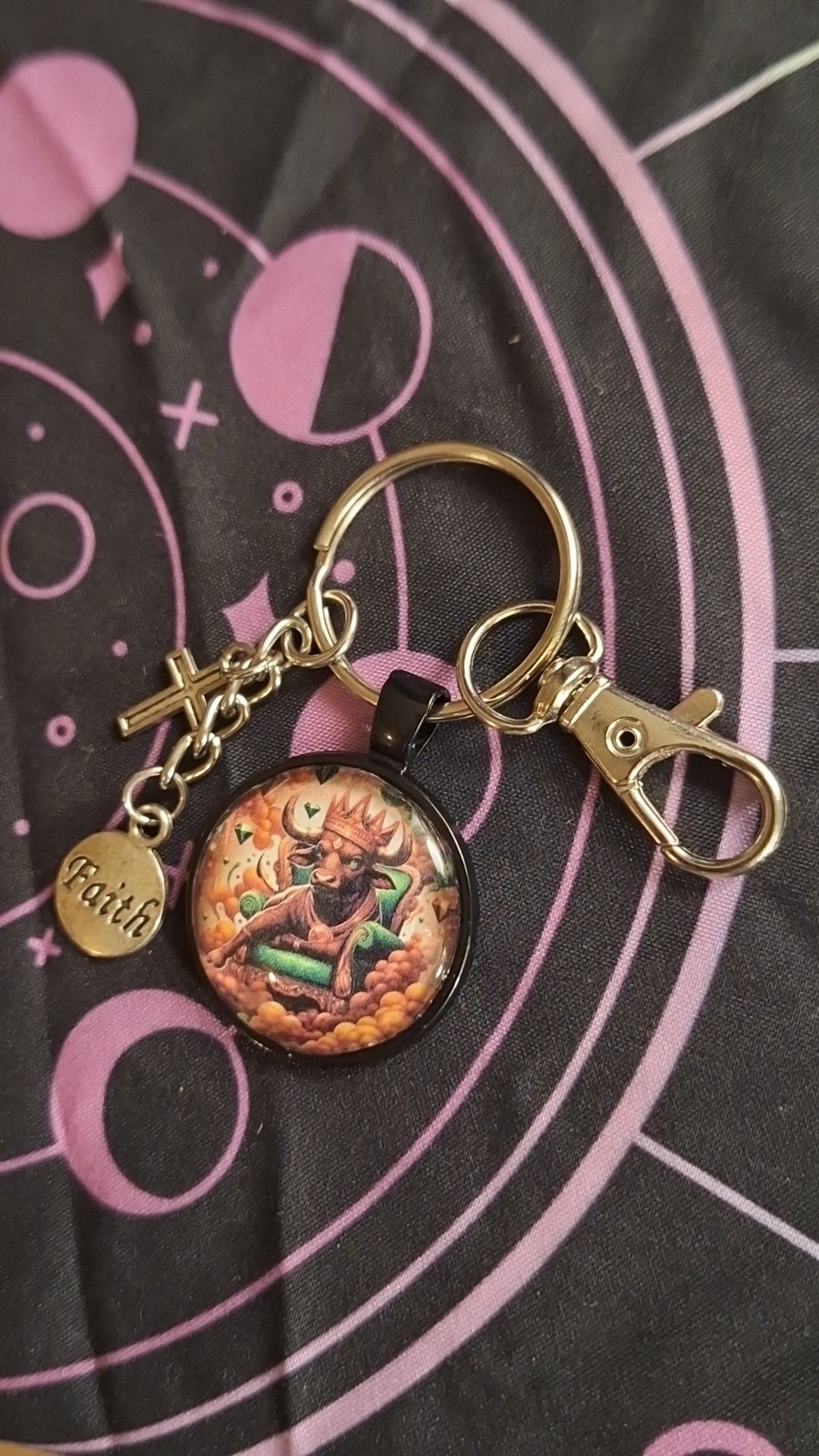 Taurus Brown Green Bezel Kaychain