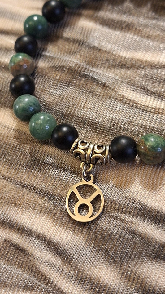 Taurus Emerald and Onyx Stretch Bracelet